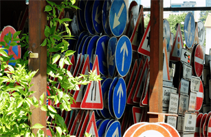 traffic-signs-1528548_1920 (2).png